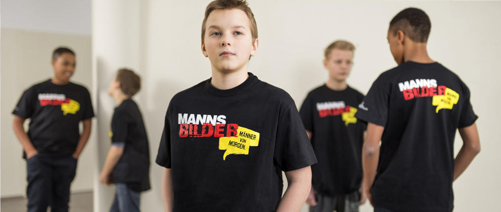 Burschen mit Mannsbilder T-Shirt's (Quelle: ZFM)